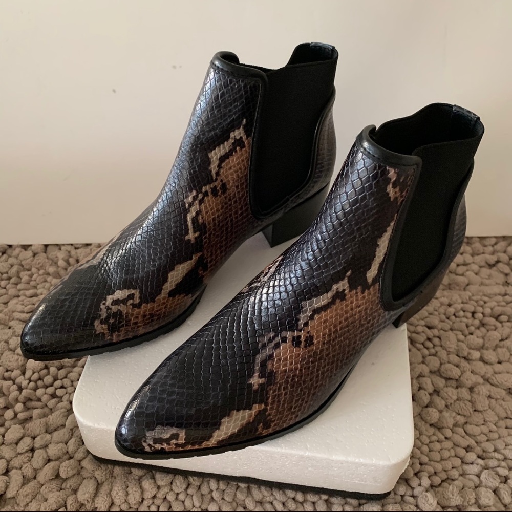 Donald pliner dyla bootie.  NWOT